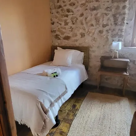 Casa De Eras بيت للعطل